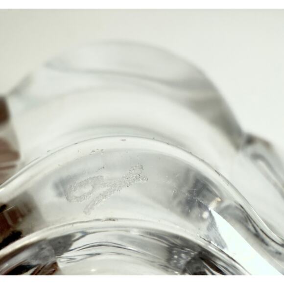 Orrefors Sweden Pomona petal-shaped crystal bowl, Lars Hellsten 6” - Picture 6 of 6